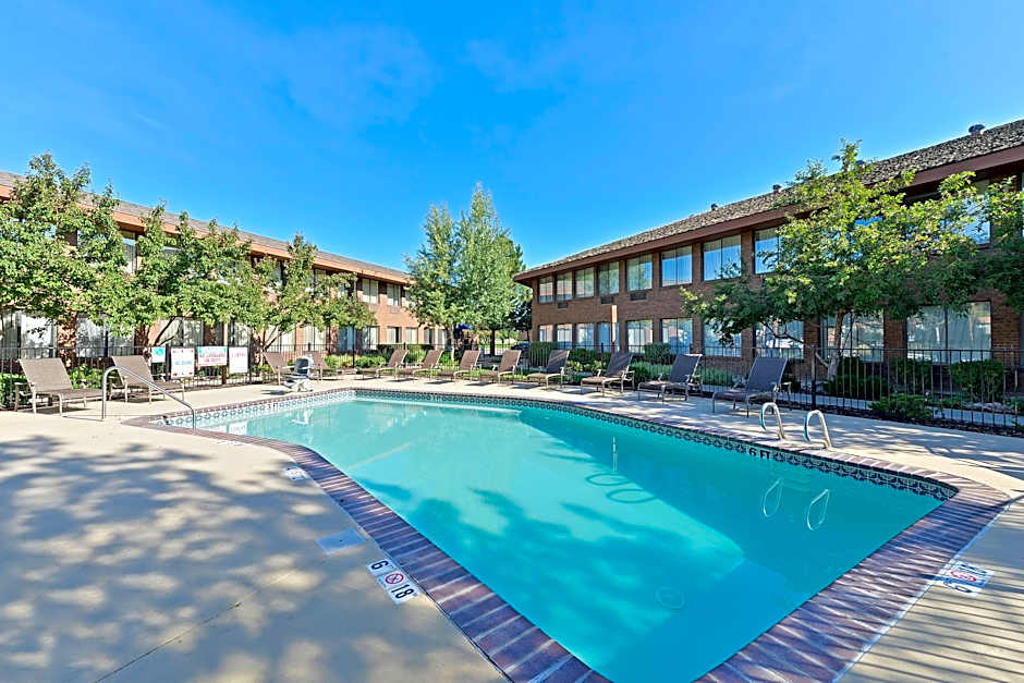 Best Western Plus Plaza Hotel