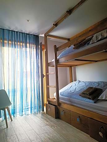 Cachinnans Hostel & Apartments