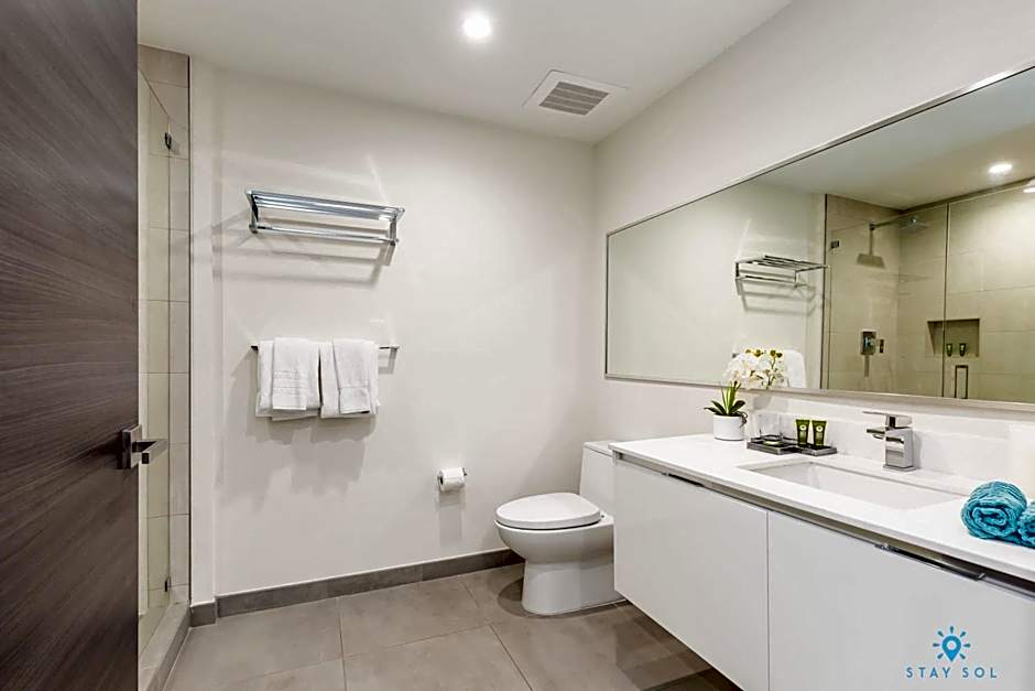 New Studio - Hollywood Beach Bliss for 2