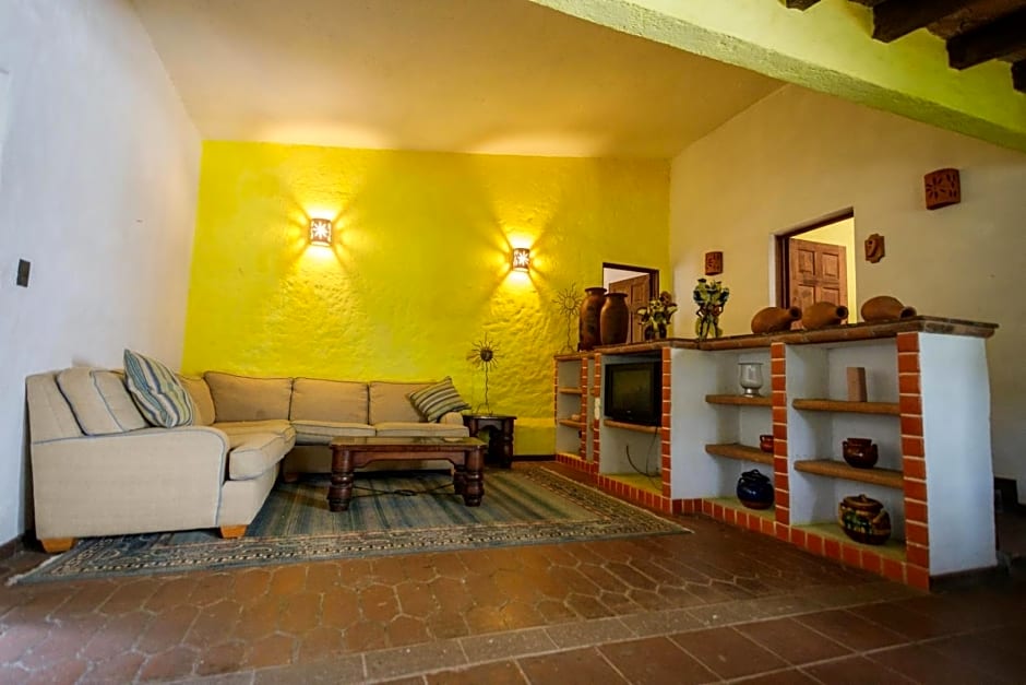 Lago Sol Hotel & Suites