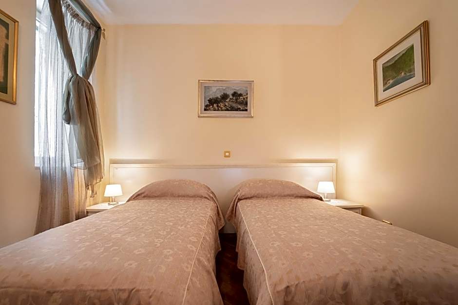 Hotel Peristil