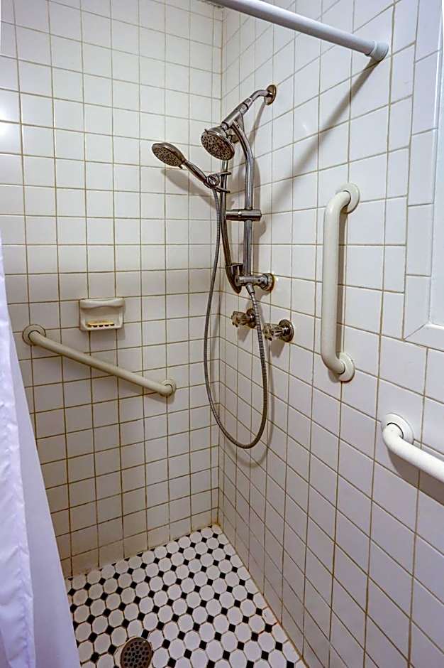 Richard's Motel Studios