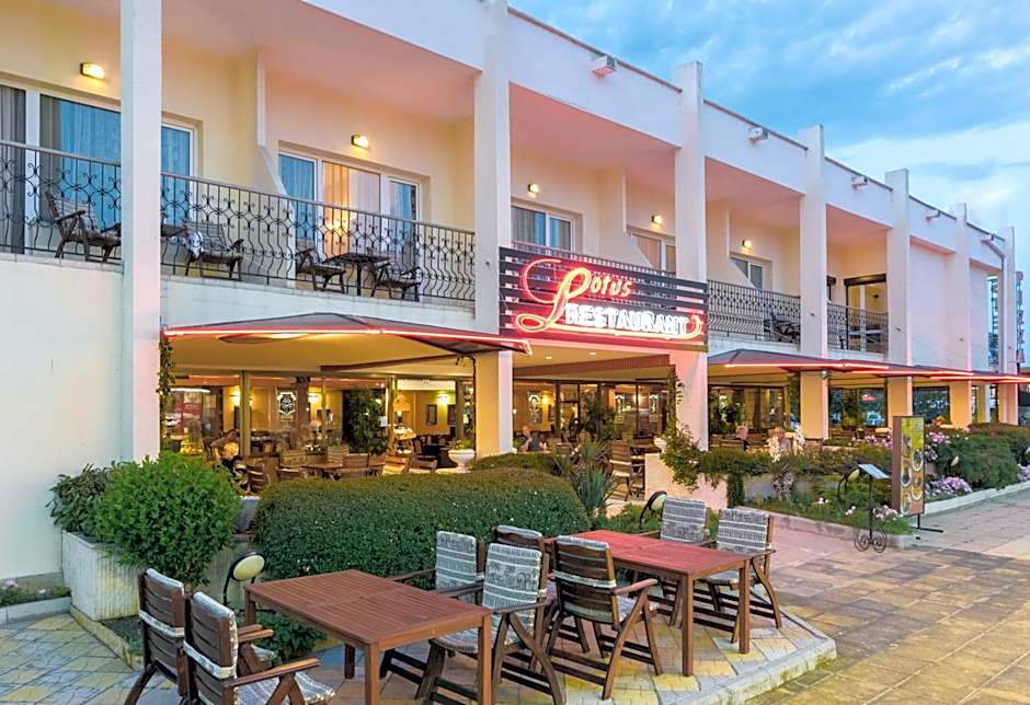 Lotus Family Hotel - Free Parking