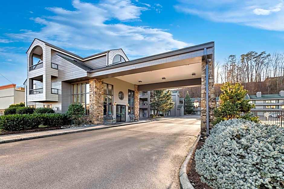 Quality Inn & Suites At Dollywood Lane