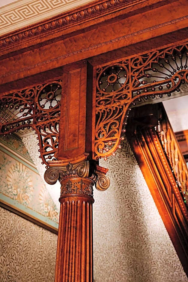 King Suite at Curry Mansion with Heated Pool!