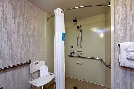 2 Dbl Mobility/ Hearing Access Roll In Shower