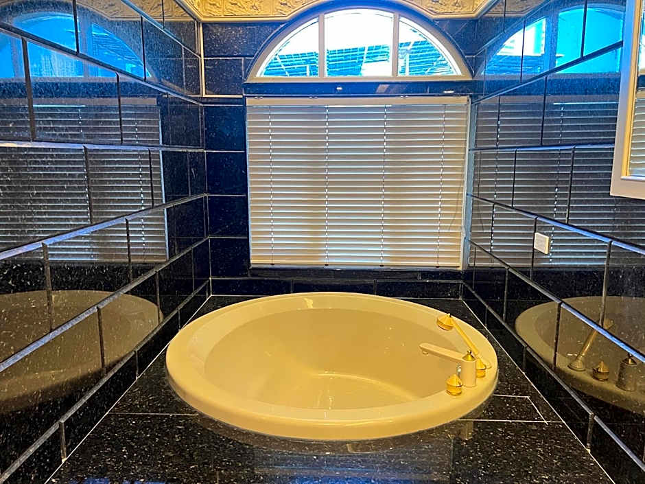 V20 Boutique Jacuzzi Hotel