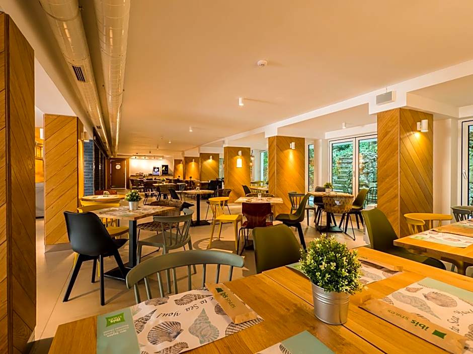 ibis Styles Golden Sands Roomer Hotel