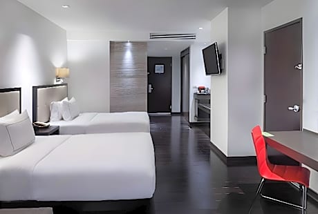 1 Queen Bed Guestroom With Terrace
