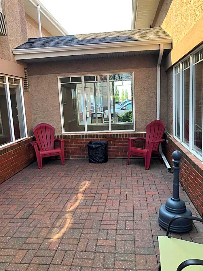 Ramada by Wyndham Ponoka