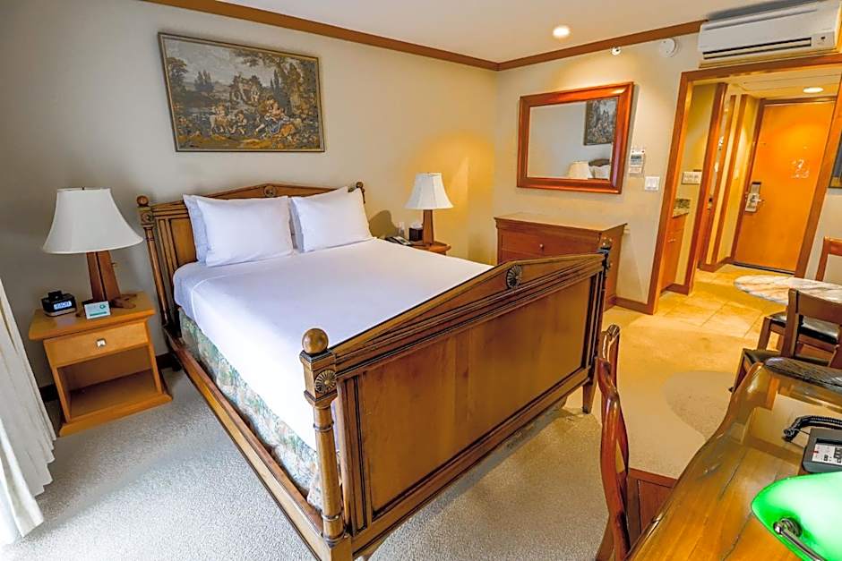 Dinah's Garden Hotel