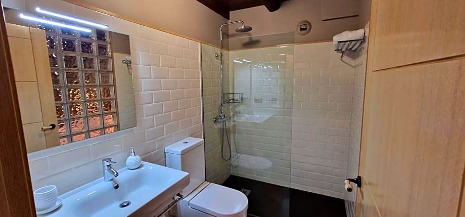 Habitaciones La Cuevona de Guitiriz,Parga, en el camino norte Lugo