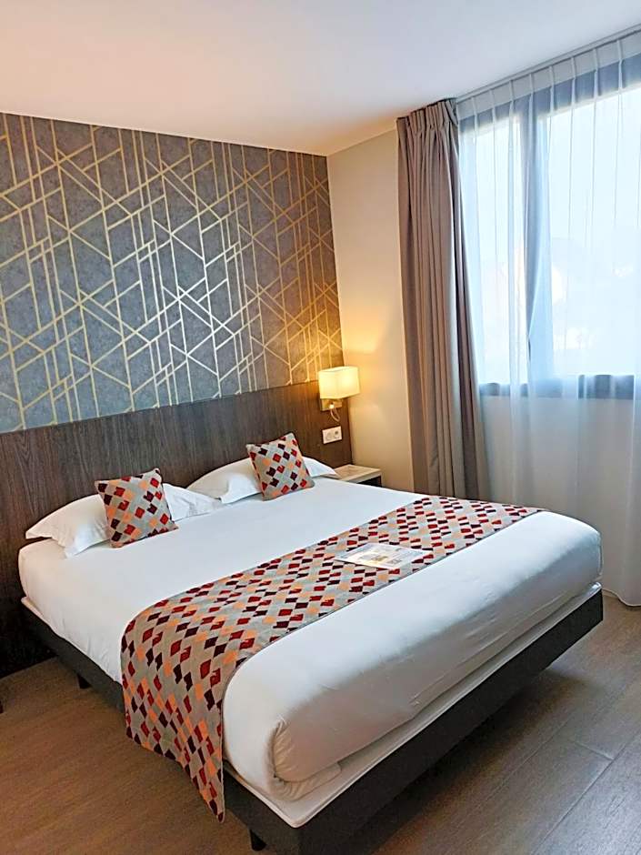 Brit Hotel Ploermel - Hotel de l'Hippodrome