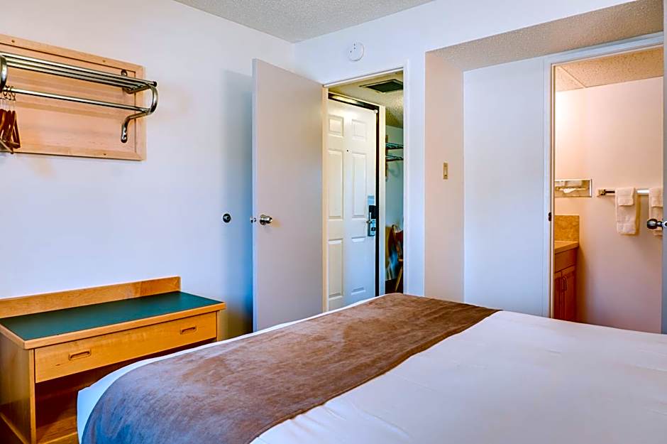 Rocky Mountain Ski Lodge