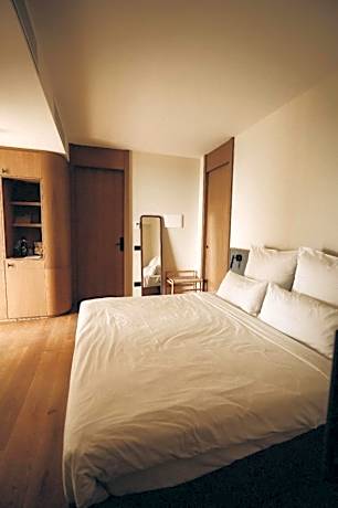Suite with Spa Bathtub