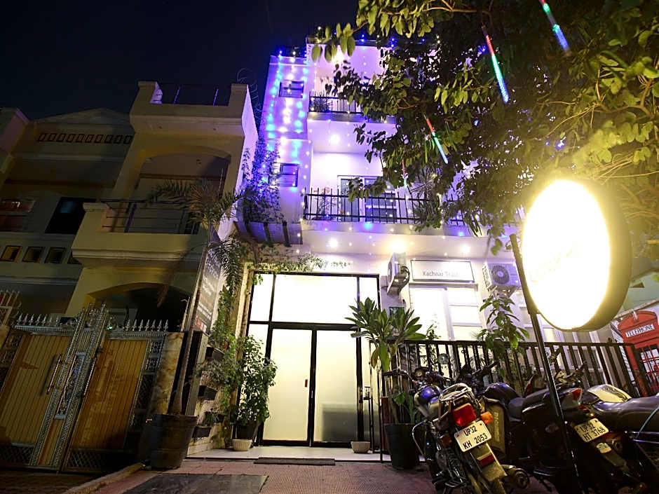 Super OYO Townhouse 702 Kachnar House Vikas Nagar – Lucknow, 