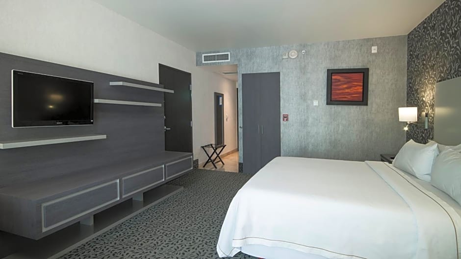 Holiday Inn Express & Suites Queretaro By IHG