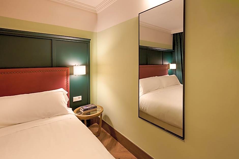 Honest Granada Hotel