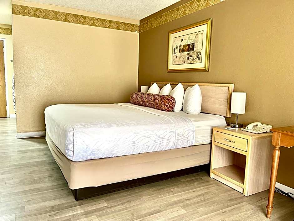 Brentwood Inn & Garden