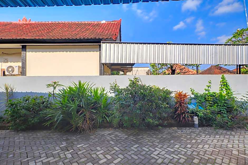 OYO Life 92838 Kost Ibu Surya