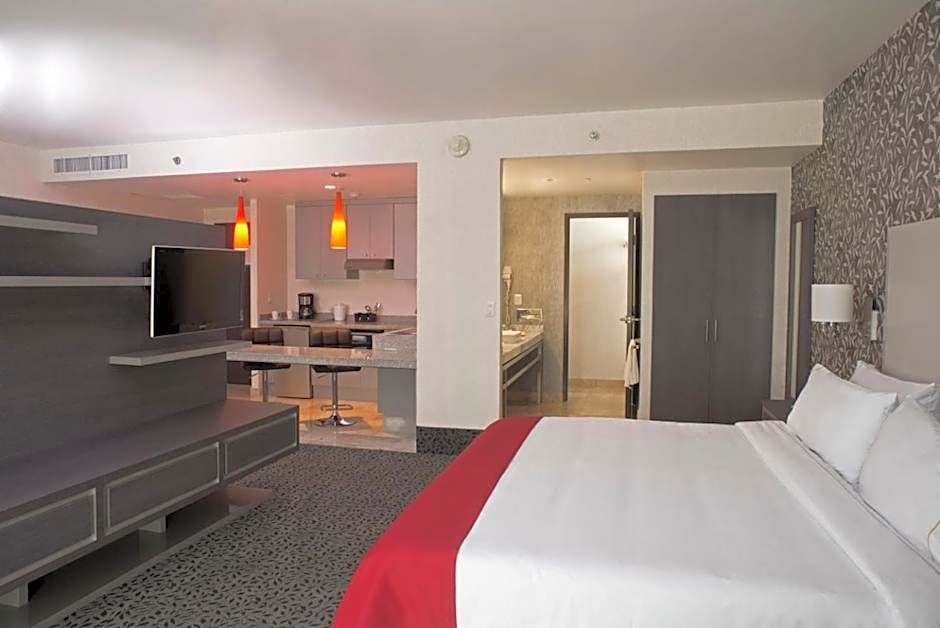 Holiday Inn Express & Suites Queretaro By IHG