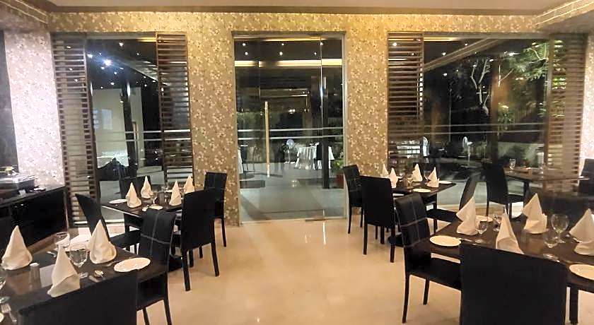 Udman Hotel Panchshila Park