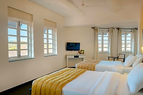 Superior Twin Room with City View