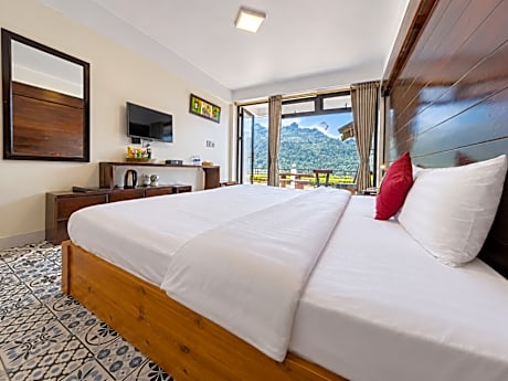 Deluxe Double Room with Mountain View