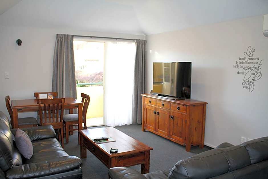 Birchwood Manor Motel