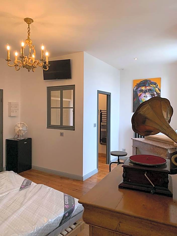 Zdjęcie 1 z 9 — Deluxe 1 Double Bed or 2 Beds, Balcony