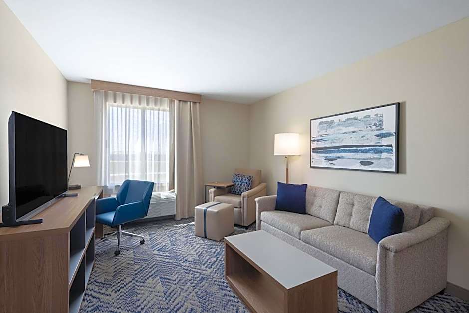 Candlewood Suites McPherson By IHG