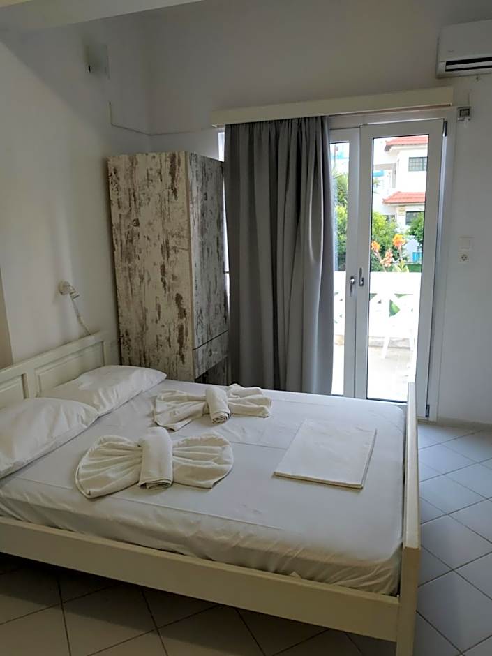 Renia Studios - Pool & Beach in 150m - Agia Pelagia