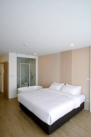 Deluxe Double Room with Bath