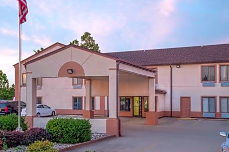 Super 8 by Wyndham Vincennes