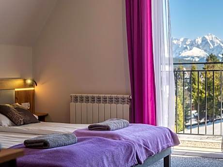Apartment with Mountain View