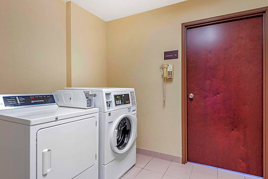 Comfort Inn & Suites Muncie Near University