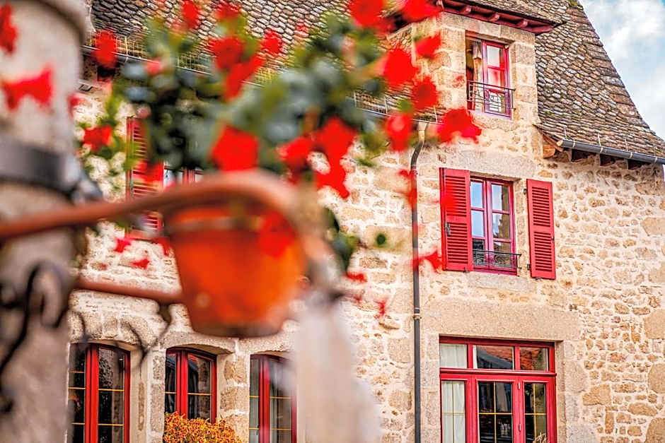 Demeures & Châteaux Auberge de la Tour - Hôtel & Restaurants - Marcolès Auvergne