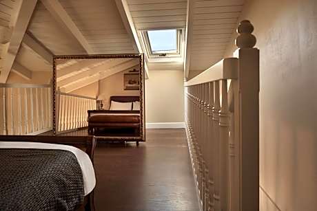 Suite with Fireplace and Partial Sea View - Split Level