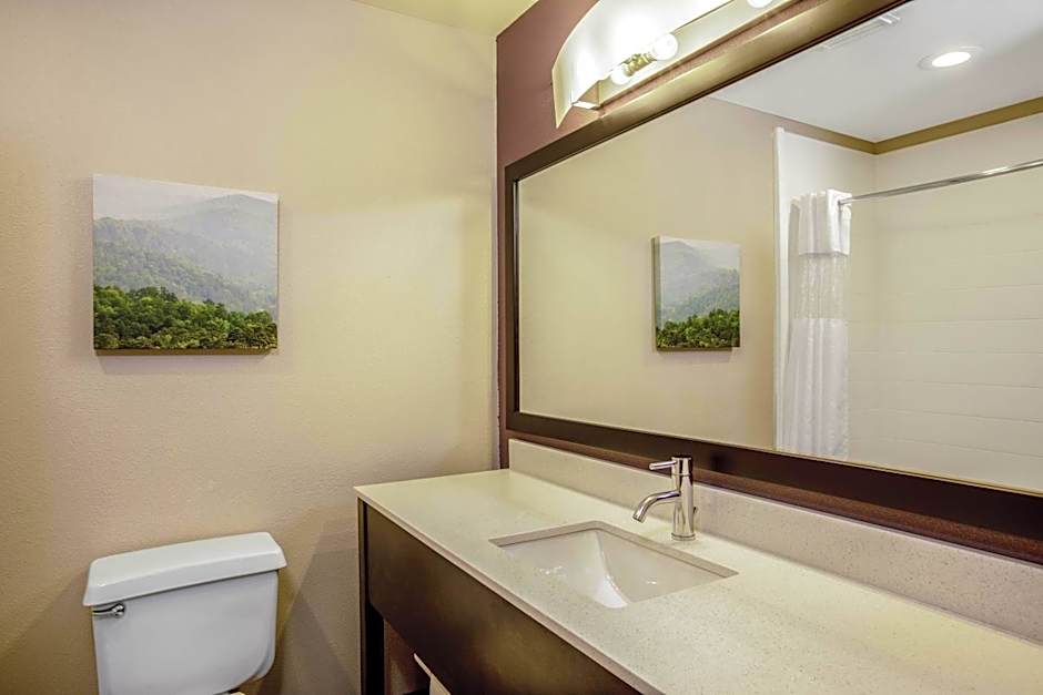 La Quinta Inn & Suites by Wyndham Fayetteville