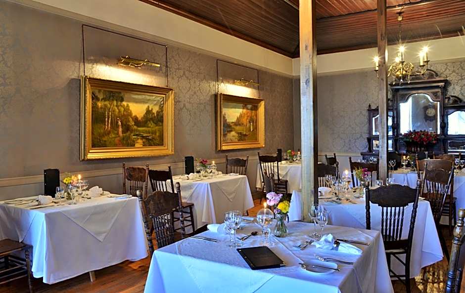 Swartberg Hotel, Cork Tree Collection
