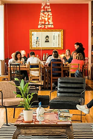 Living Lounge Hostel