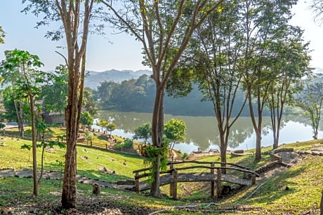 Nan Waterside Hong Bon Nern