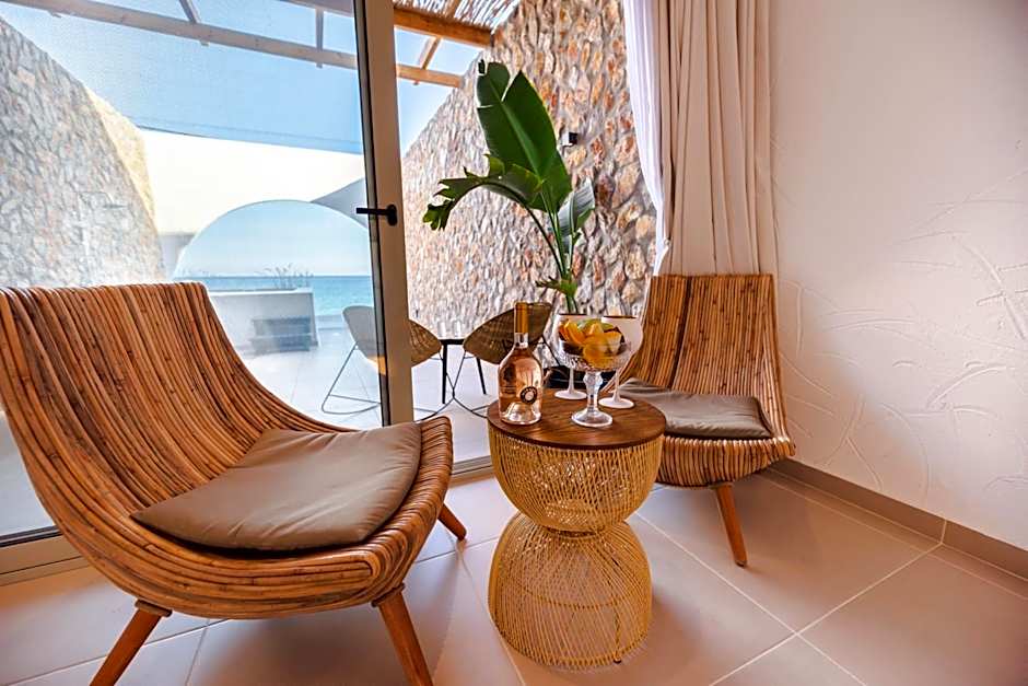 Delfini Beach Hotel & Suites