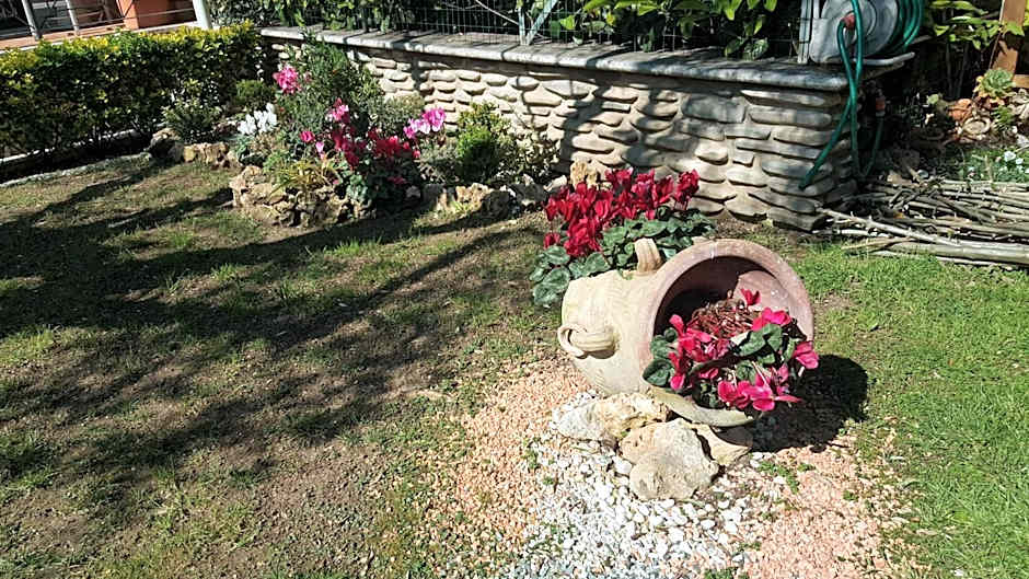 Aurelia Garden Gold B&B