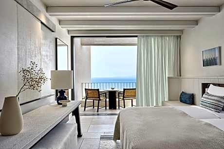 Panoramic Shared Pool, Guest Room, 1 King, Sea View, Balcony, Pool