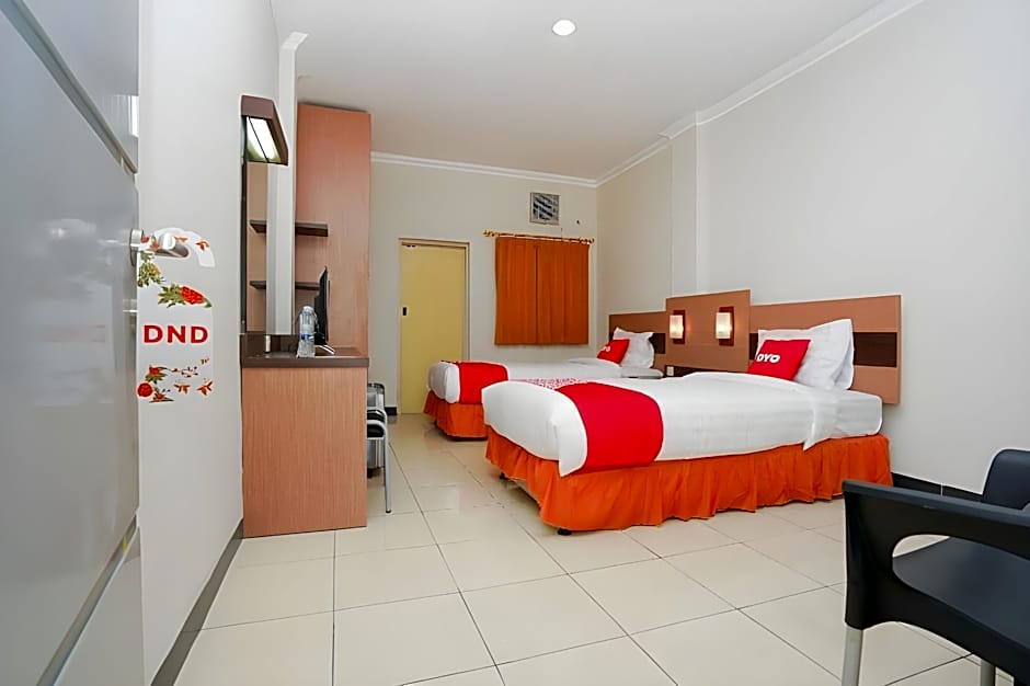 Super OYO 2075 Graha Marina