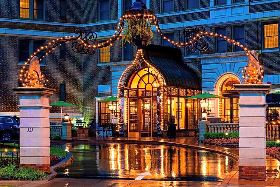 The Raphael Hotel, Autograph Collection by Marriott