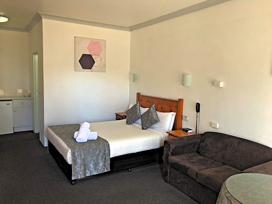 New England Motor Inn