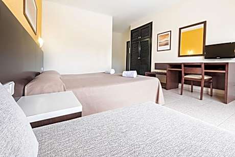 Twin Room Mar Amantis II