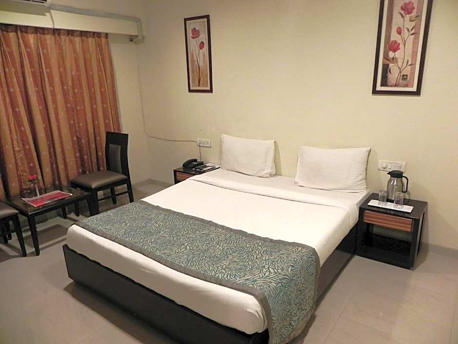 Collection O Reeva Regency